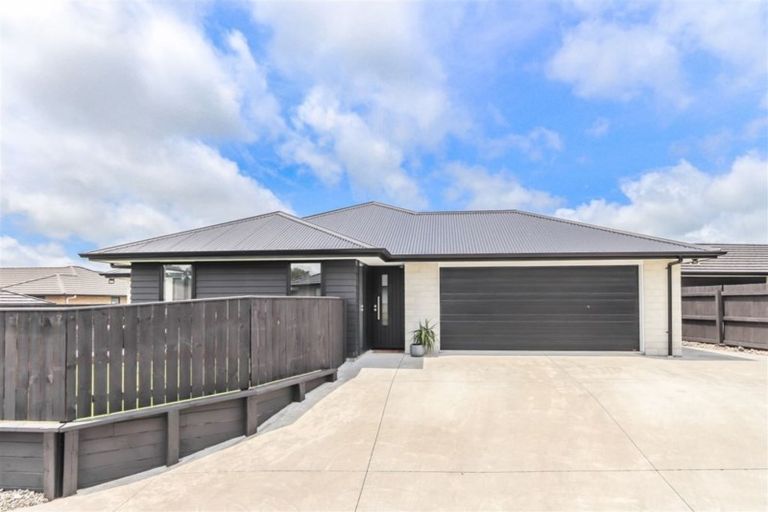 Photo of property in 13a Estate Grove, Inglewood, 4330