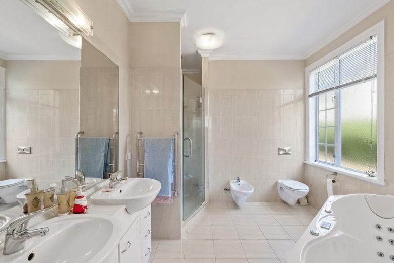 Photo of property in 104 Kitchener Road, Milford, Auckland, 0620