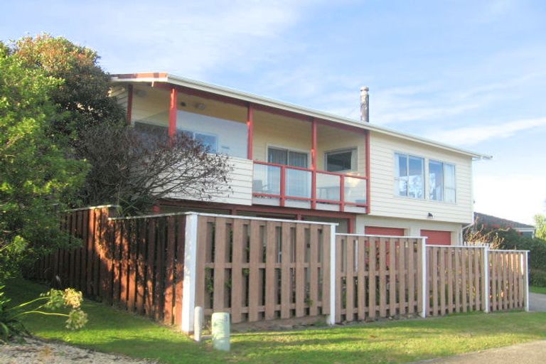 Photo of property in 4 Ettrick Grove, Papakowhai, Porirua, 5024