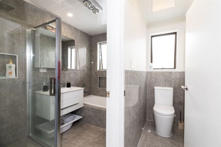 Photo of property in 33 Danube Lane, Glen Eden, Auckland, 0602