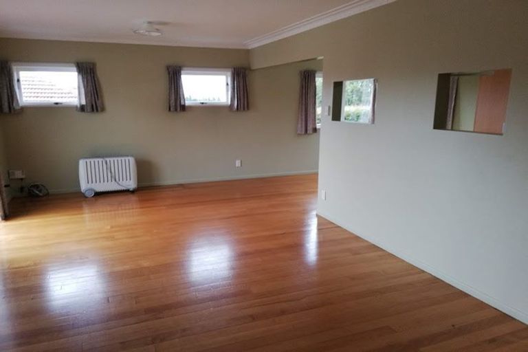 Photo of property in 48 Savoy Road, Glen Eden, Auckland, 0602