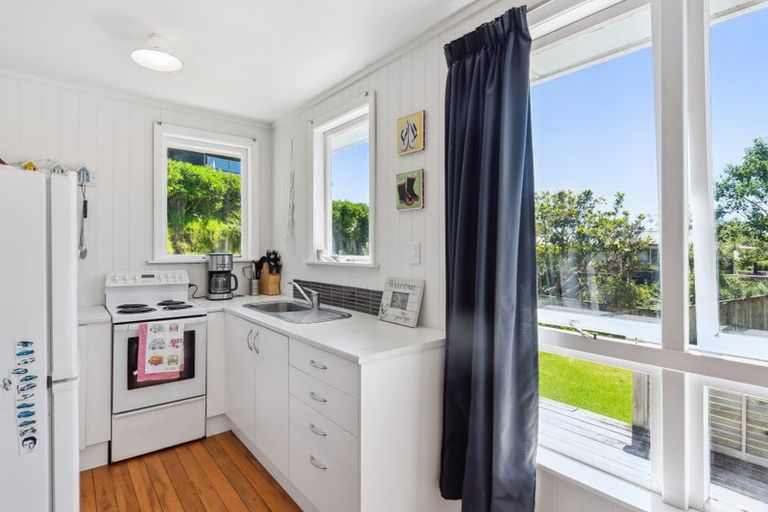 Photo of property in 7a Hona Street, Waikanae Beach, Waikanae, 5036