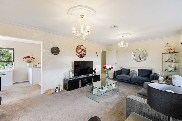 Photo of property in 1 Elcoat Avenue, Henderson, Auckland, 0612