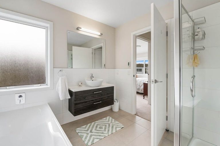 Photo of property in 61 Panorama Heights, Orewa, 0931