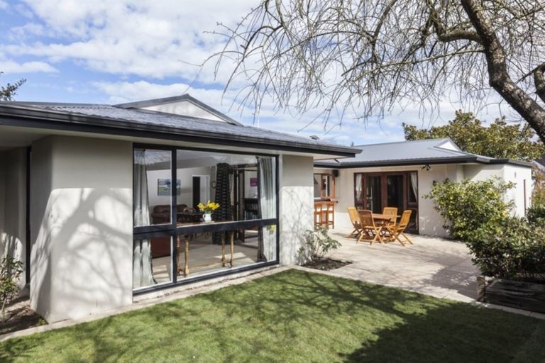 Photo of property in 17 Mcdougall Avenue, St Albans, Christchurch, 8014