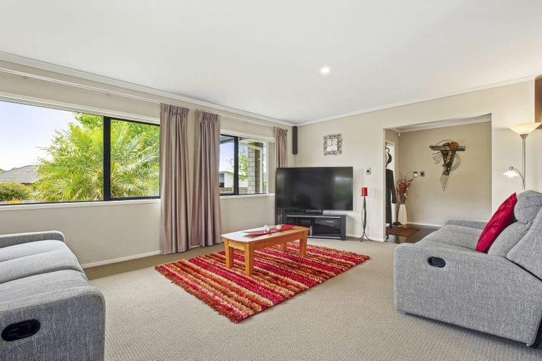Photo of property in 14 Murray Becroft Avenue, Henderson Valley, Auckland, 0612