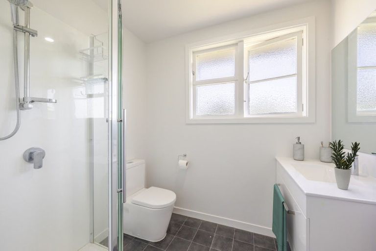 Photo of property in 21 Pitt Street, Clive, 4102