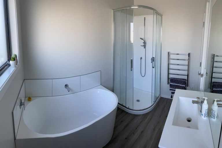 Photo of property in 4 Tieke Lane, Kenepuru, Porirua, 5022