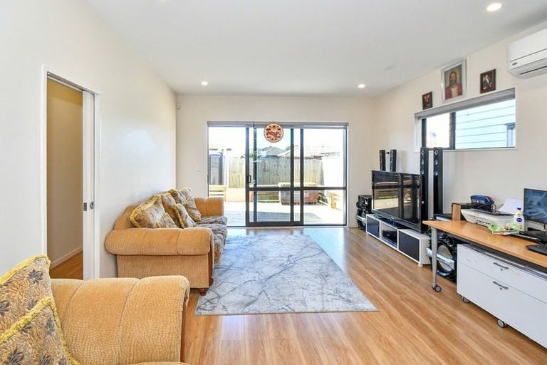 Photo of property in 10 Tapuwae Way, Mangere Bridge, Auckland, 2022