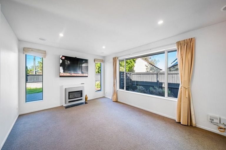 Photo of property in 64 Englefield Road, Northwood, Christchurch, 8051