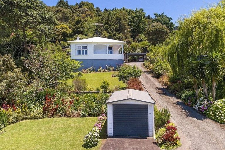 Photo of property in 13 Old Beach Road, Kohukohu, 0491
