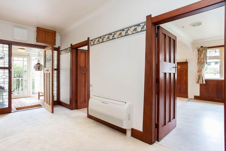 Photo of property in 3 Ripon Street, Lyttelton, 8082