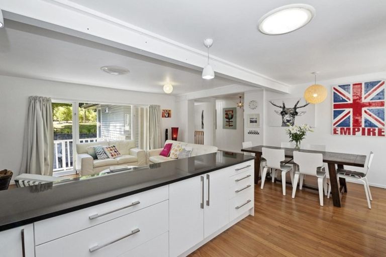 Photo of property in 20 Waima Crescent, Titirangi, Auckland, 0604