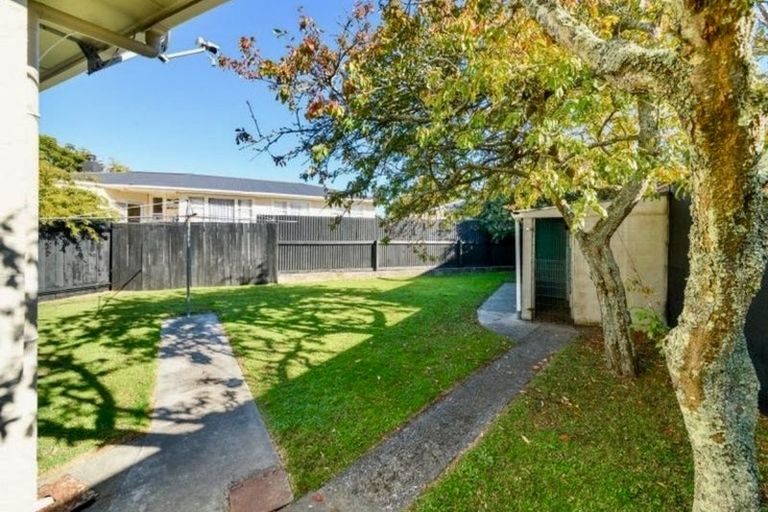 Photo of property in 2a Lowestoft Place, West End, Palmerston North, 4412