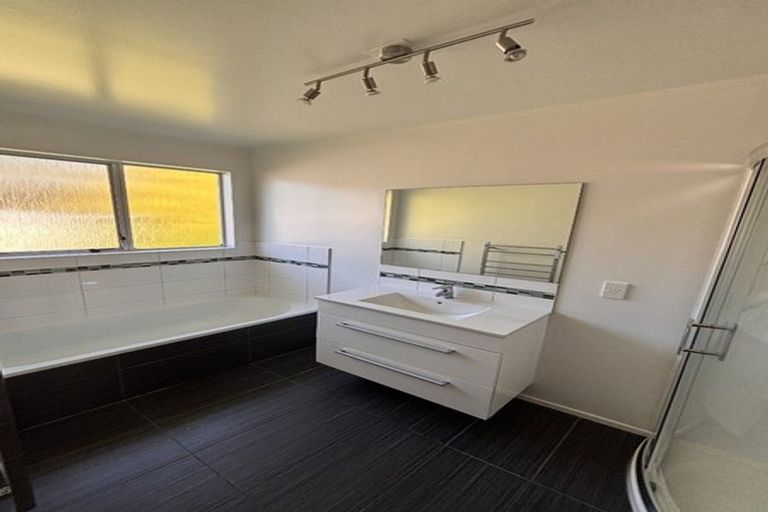 Photo of property in 23b Colchester Crescent, Newlands, Wellington, 6037