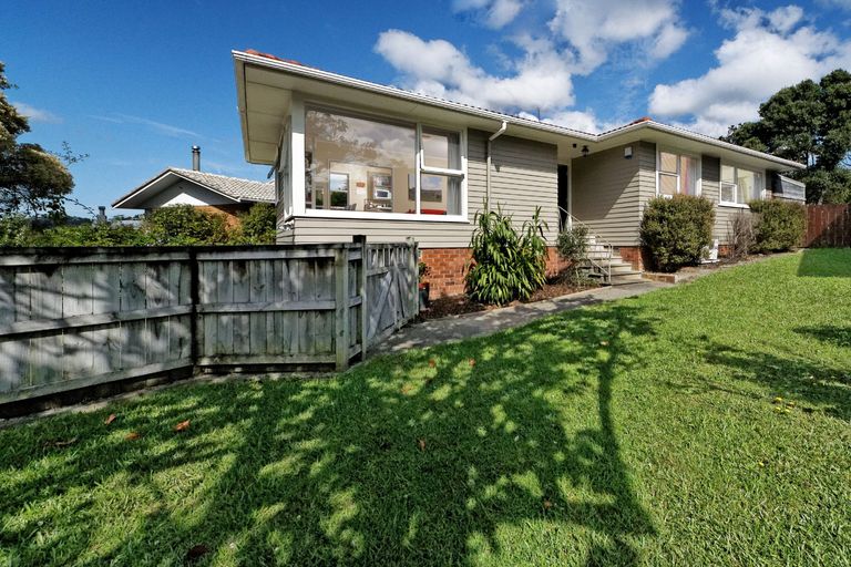 Photo of property in 79 La Rosa Street, Green Bay, Auckland, 0604