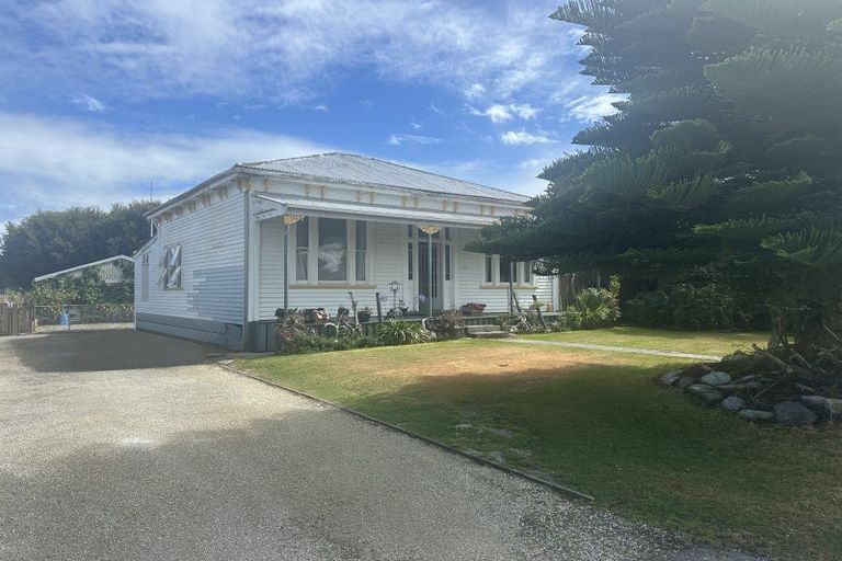 Photo of property in 129 Hall Street, Hokitika, 7810