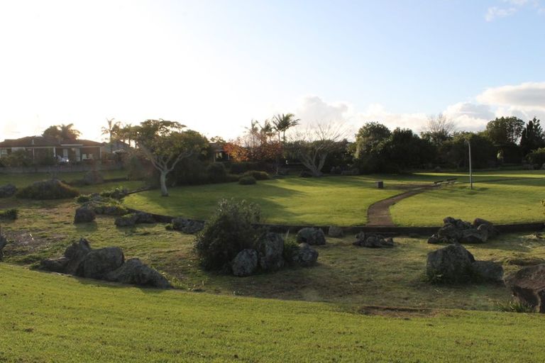 Photo of property in 2/33 Tyrian Close, Half Moon Bay, Auckland, 2012