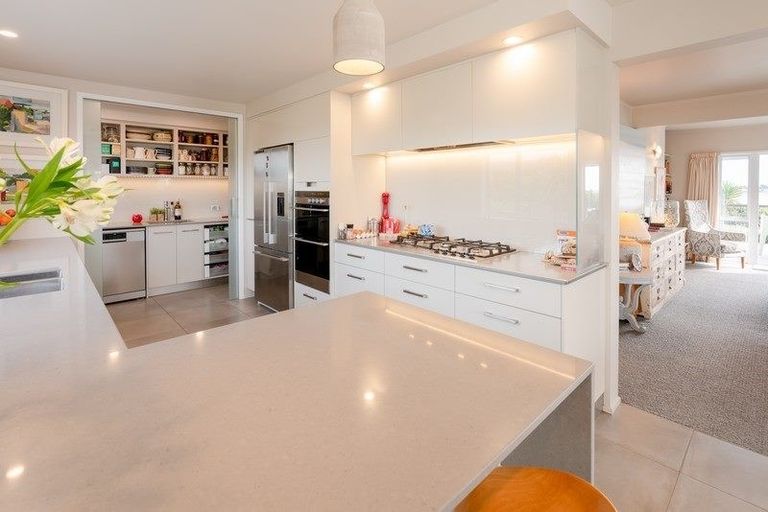 Photo of property in 6 Waiheke Street, Waikanae Beach, Waikanae, 5036