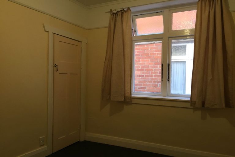 Photo of property in 2/60 Brougham Street, Mount Victoria, Wellington, 6011