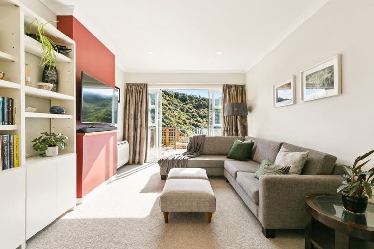 Photo of property in 16 Narbada Crescent, Khandallah, Wellington, 6035