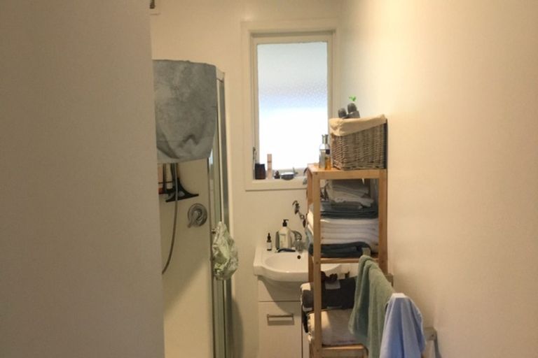 Photo of property in 2/17 Scarboro Terrace, Murrays Bay, Auckland, 0630