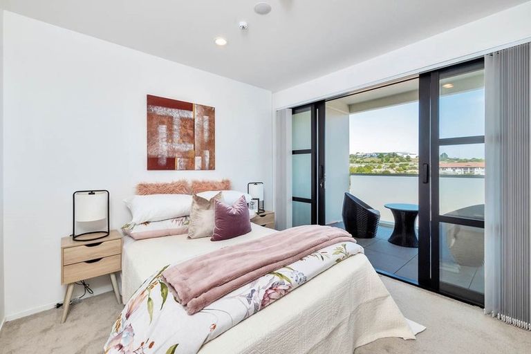 Photo of property in Apollo Apartments, 201/46 Rosedale Road, Rosedale, Auckland, 0632