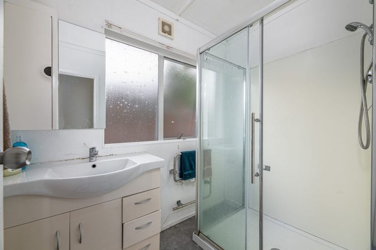 Photo of property in 4/92 Titirangi Road, New Lynn, Auckland, 0600