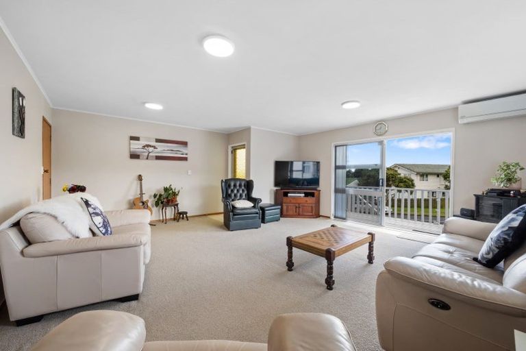 Photo of property in 56 Lewisham Street, Highland Park, Auckland, 2010