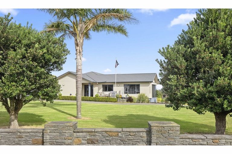 Photo of property in 1 Gleaming Place, Waiuku, 2123