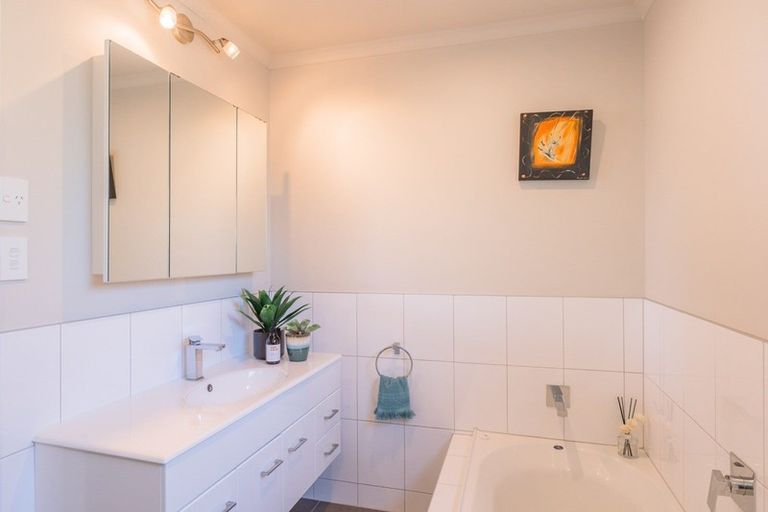 Photo of property in 18 Arawhata Road, Paraparaumu, 5032