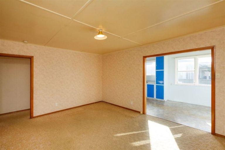Photo of property in 11 Somerset Crescent, Highbury, Palmerston North, 4412