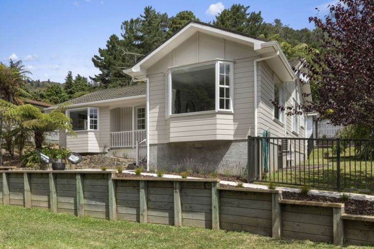Photo of property in 104 Kamahi Street, Stokes Valley, Lower Hutt, 5019