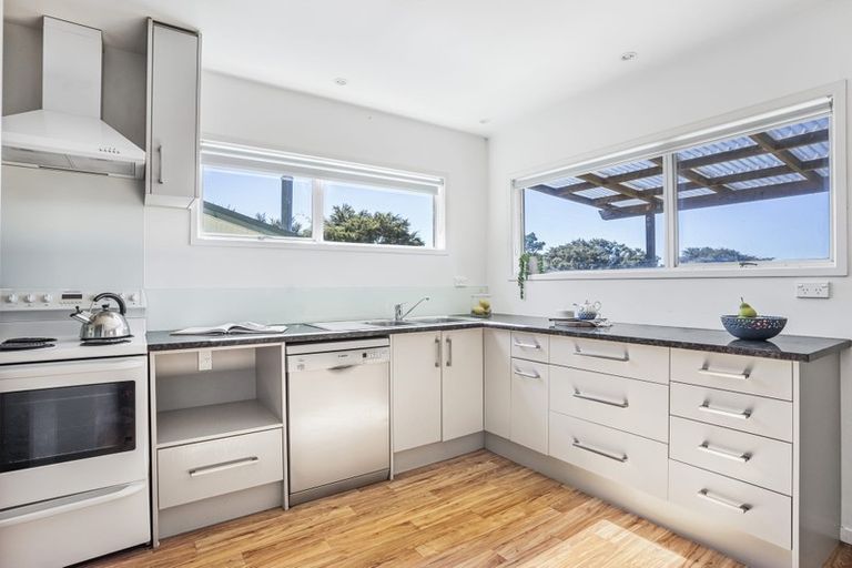 Photo of property in 742 South Titirangi Road, Titirangi, Auckland, 0604