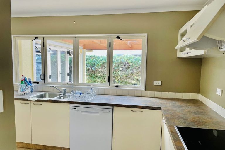 Photo of property in 10 Cellarmans Street, Te Atatu Peninsula, Auckland, 0610