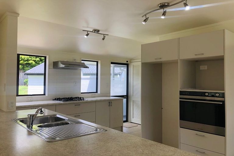 Photo of property in 26 Bronzewing Terrace, Unsworth Heights, Auckland, 0632