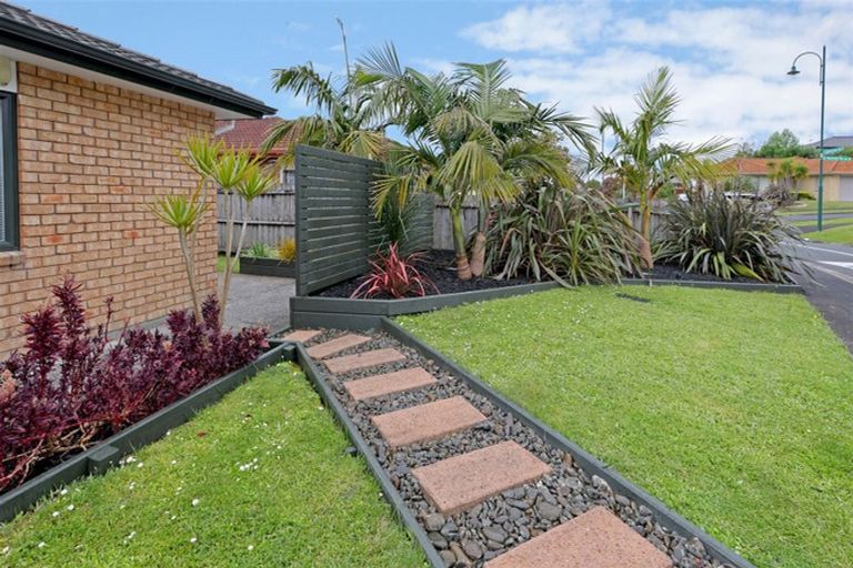 Photo of property in 14 Chesterton Terrace, Henderson, Auckland, 0612