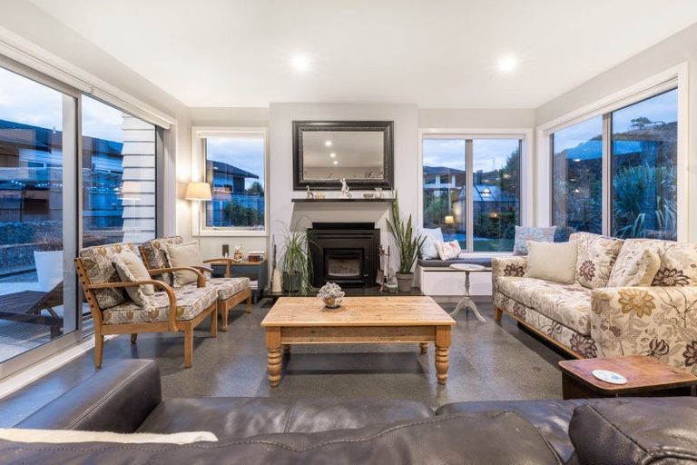 Photo of property in 40 Banks Boulevard, Whitby, Porirua, 5024