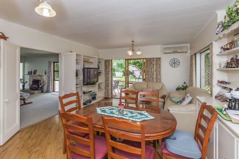 Photo of property in 470 Tararua Road, Levin, 5571