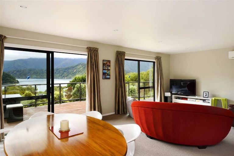 Photo of property in 10 Worlds End Road, Tennyson Inlet, 7195