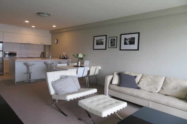 Photo of property in The Capital, 2/370 Oriental Parade, Oriental Bay, Wellington, 6011