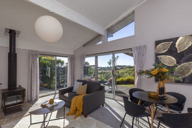 Photo of property in 35 Eruini Street, Waikanae Beach, Waikanae, 5036