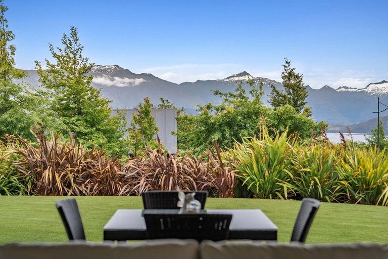 Photo of property in 70 Forest Heights, Wanaka, 9305