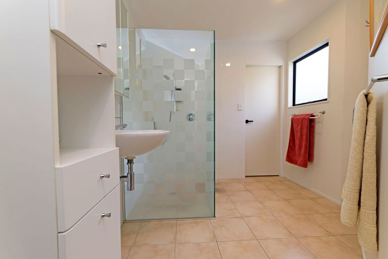 Photo of property in 90 Domain Crescent, Muriwai, 0881