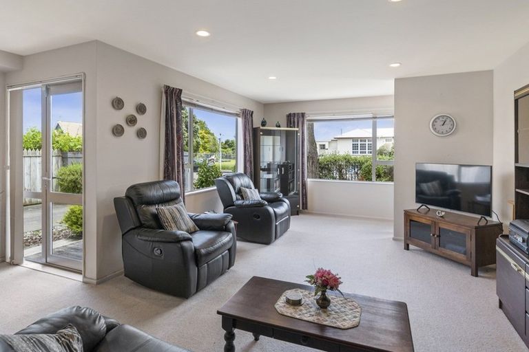 Photo of property in 60a Te Rauparaha Street, Otaki, 5512