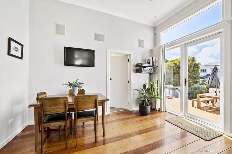 Photo of property in 30 Liffey Street, Island Bay, Wellington, 6023