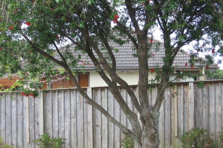 Photo of property in 2/12 Miro Street, New Lynn, Auckland, 0600