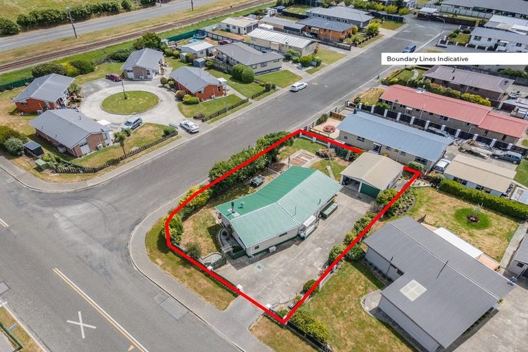Photo of property in 66 Renfrew Street, Waikiwi, Invercargill, 9810