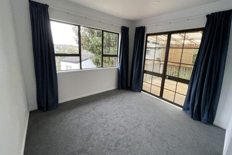 Photo of property in 2/15 Louise Place, Browns Bay, Auckland, 0630