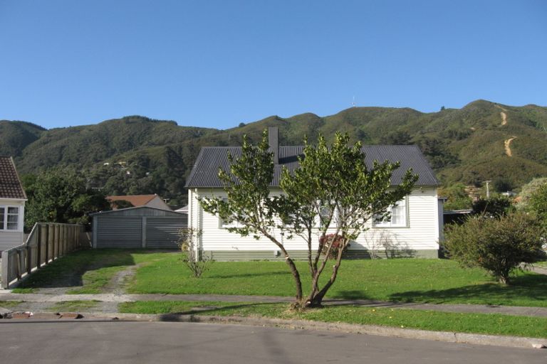 Photo of property in 7 Sinclair Grove, Naenae, Lower Hutt, 5011